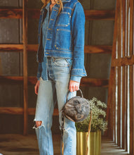 Load image into Gallery viewer, Bed Stu- Arenfield Blk Lux