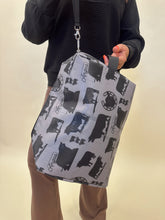 Load image into Gallery viewer, Angus Max Travel Bag

