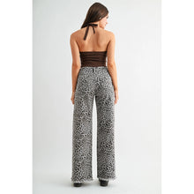 Load image into Gallery viewer, Willow Jeans
