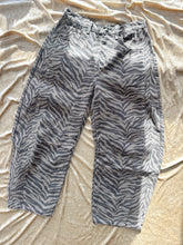 Load image into Gallery viewer, Zebra Barrel Jeans
