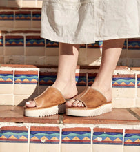 Load image into Gallery viewer, Bed Stu- Fairlee II Platform Sandals
