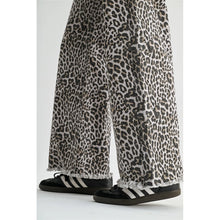 Load image into Gallery viewer, Willow Jeans
