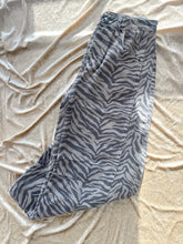 Load image into Gallery viewer, Zebra Barrel Jeans
