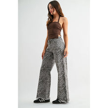 Load image into Gallery viewer, Willow Jeans
