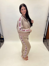 Load image into Gallery viewer, Magnolia West Jacket
