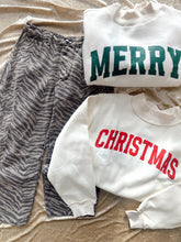 Load image into Gallery viewer, Zebra Barrel Jeans
